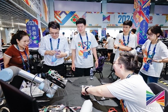 清镜智控&mdash;&mdash;前端可伸缩的支气管镜智能一体化导航系统