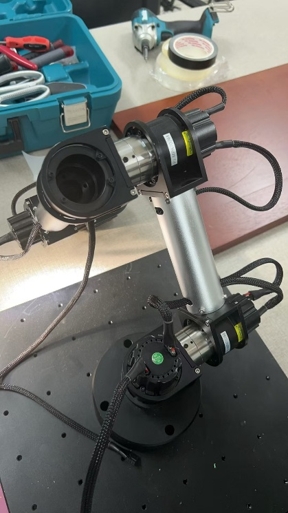 实验室机械臂零力控制中的应用研究