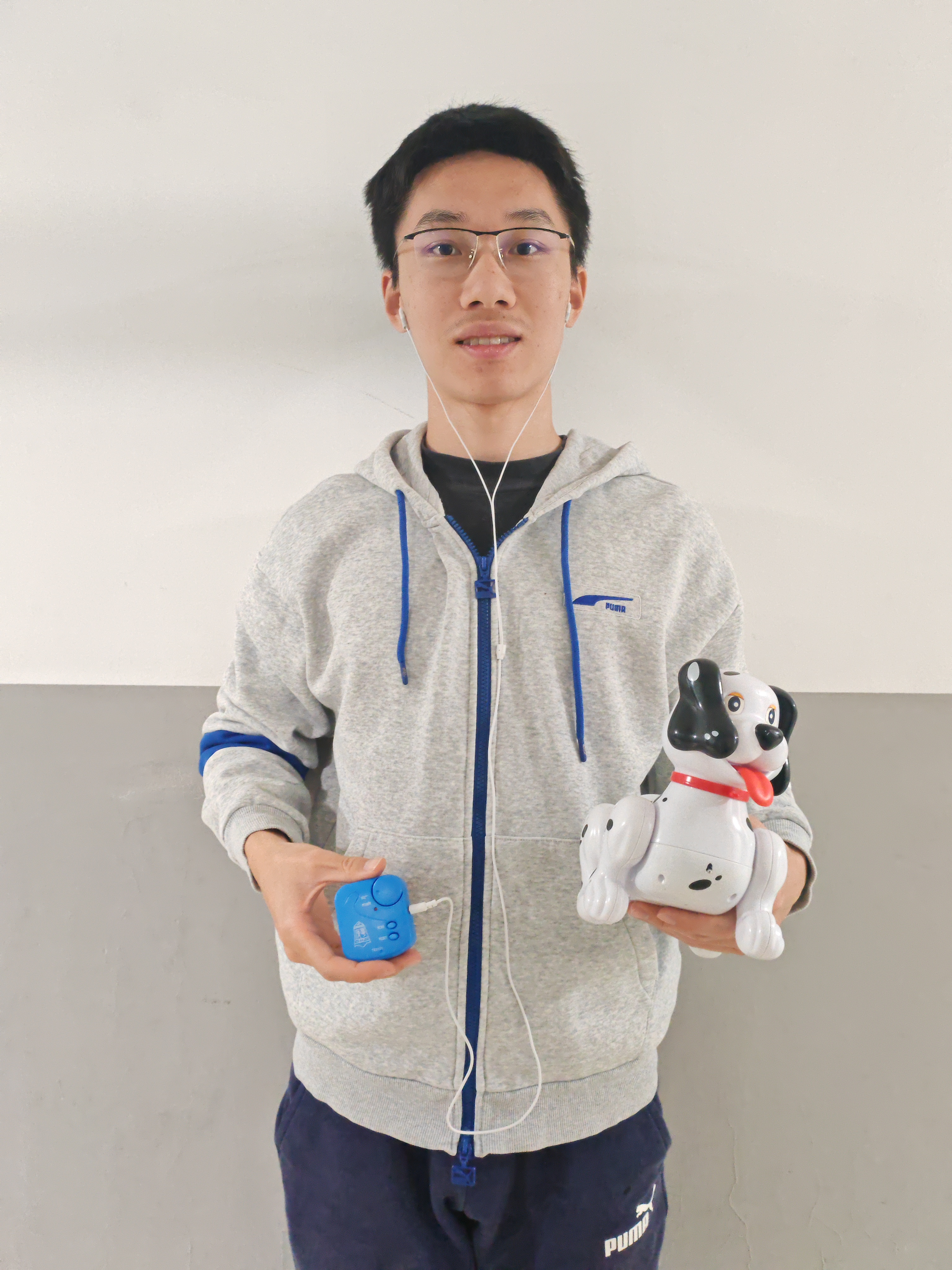 收音机、多用电源、机器狗