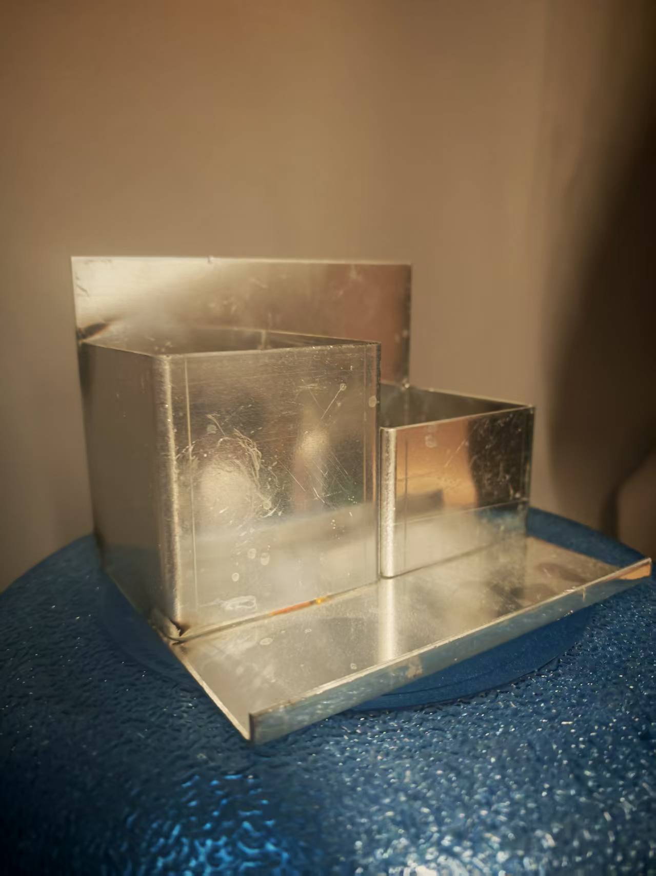 笔筒；指尖陀螺