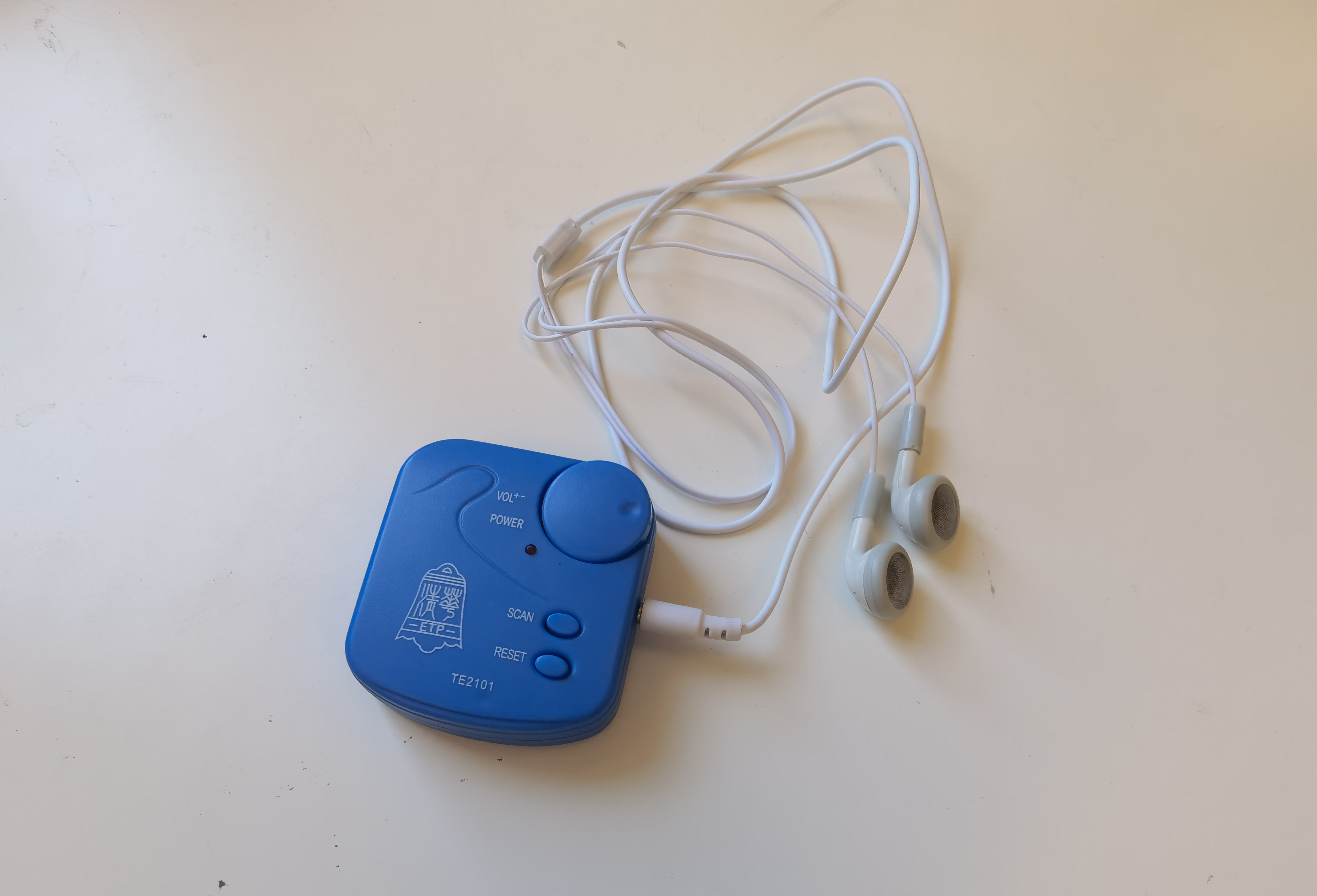 收音机、多用电源、机器狗